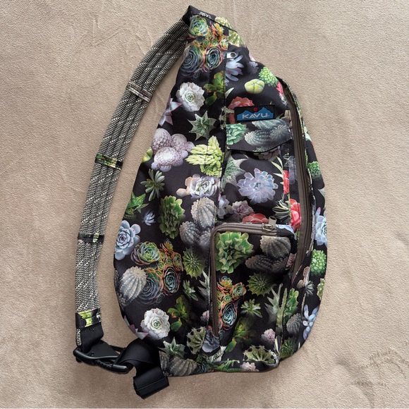KAVU Greenhouse Rope Sling Bag - Picture 1 of 13